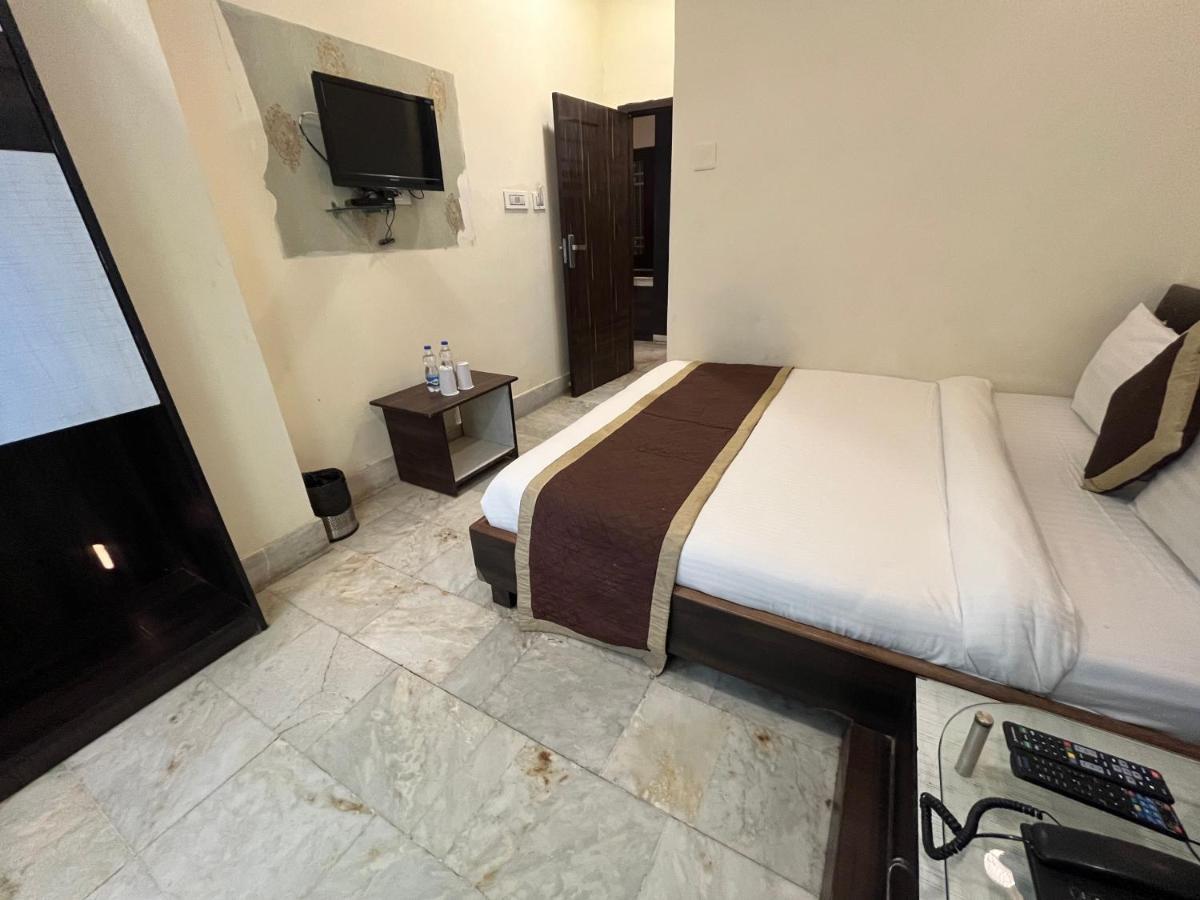 Hotel Raj Vilas Udajpur Zewnętrze zdjęcie