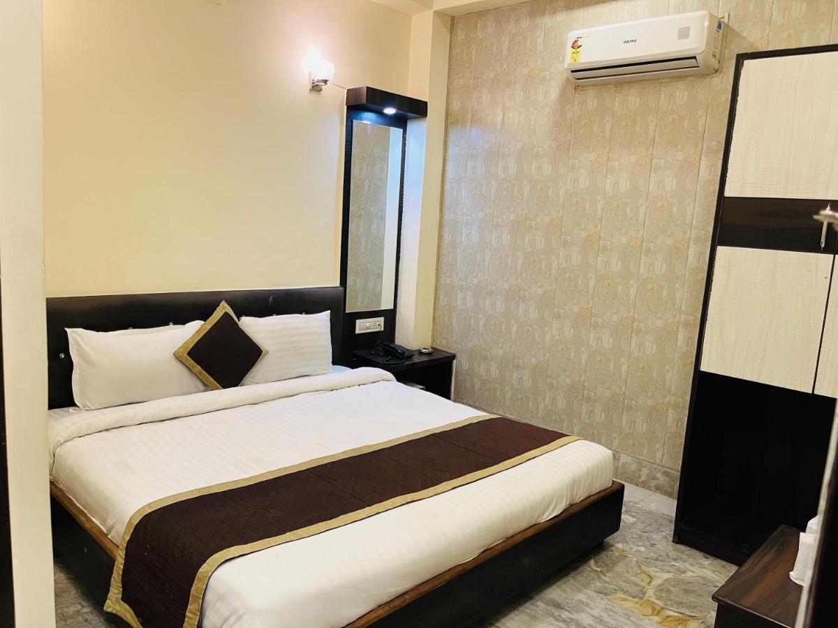 Hotel Raj Vilas Udajpur Zewnętrze zdjęcie