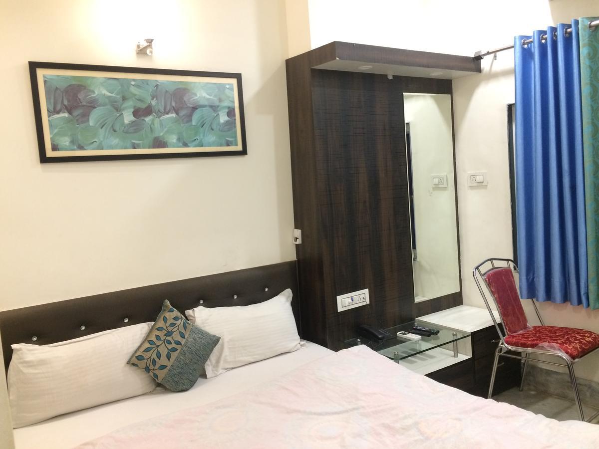 Hotel Raj Vilas Udajpur Zewnętrze zdjęcie